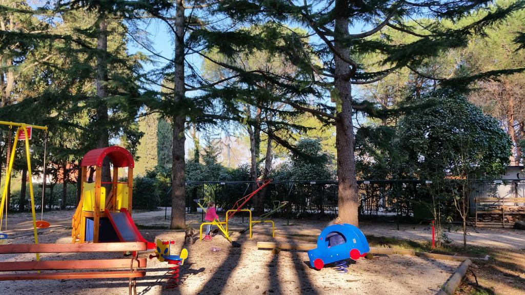 Holiday Park Mimoza Bašanija Eksteriør billede