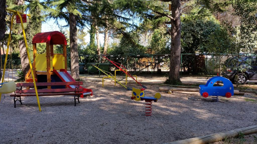 Holiday Park Mimoza Bašanija Eksteriør billede